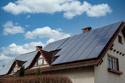 <span>Sluneční elektrárna v rodinném domě snižuje závislost na distribuční firmě</span>